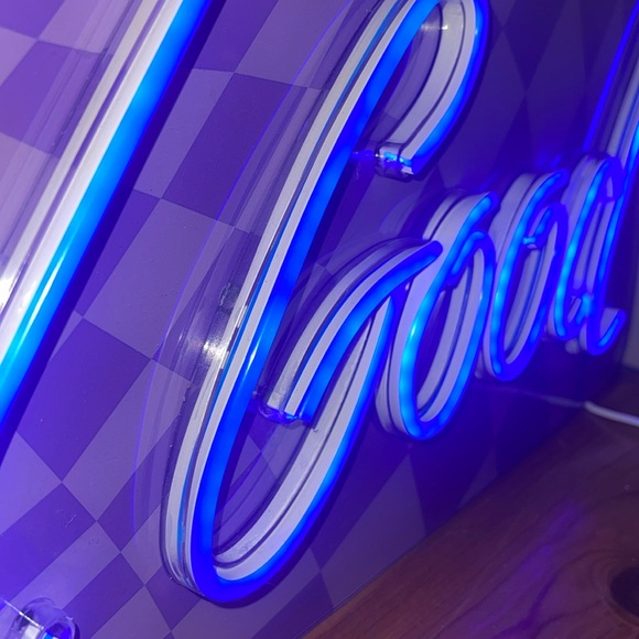 Neon "Feel Good" hanging sign (blue and purple) - Picture 4 of 4